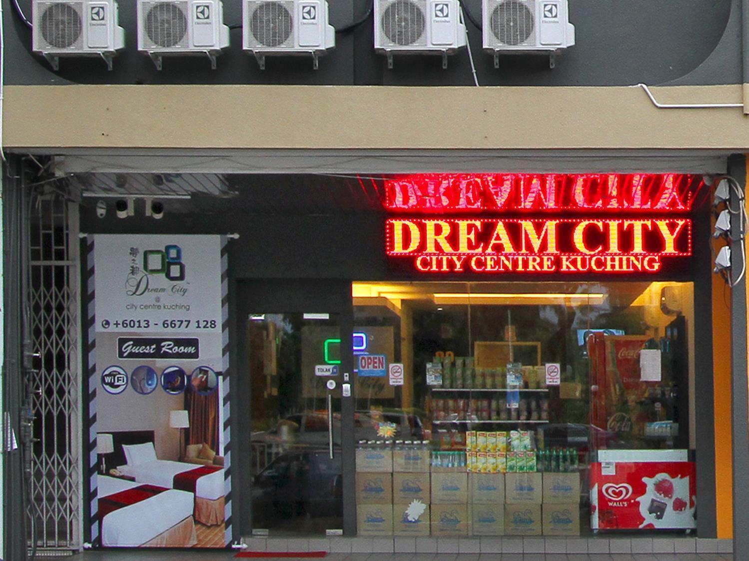 Dream City Kuching Extérieur photo